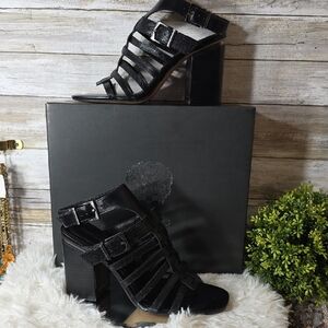 Vince Camuto New In Box Stylish Black Strappy Chunky Heeled Sandals 9.5